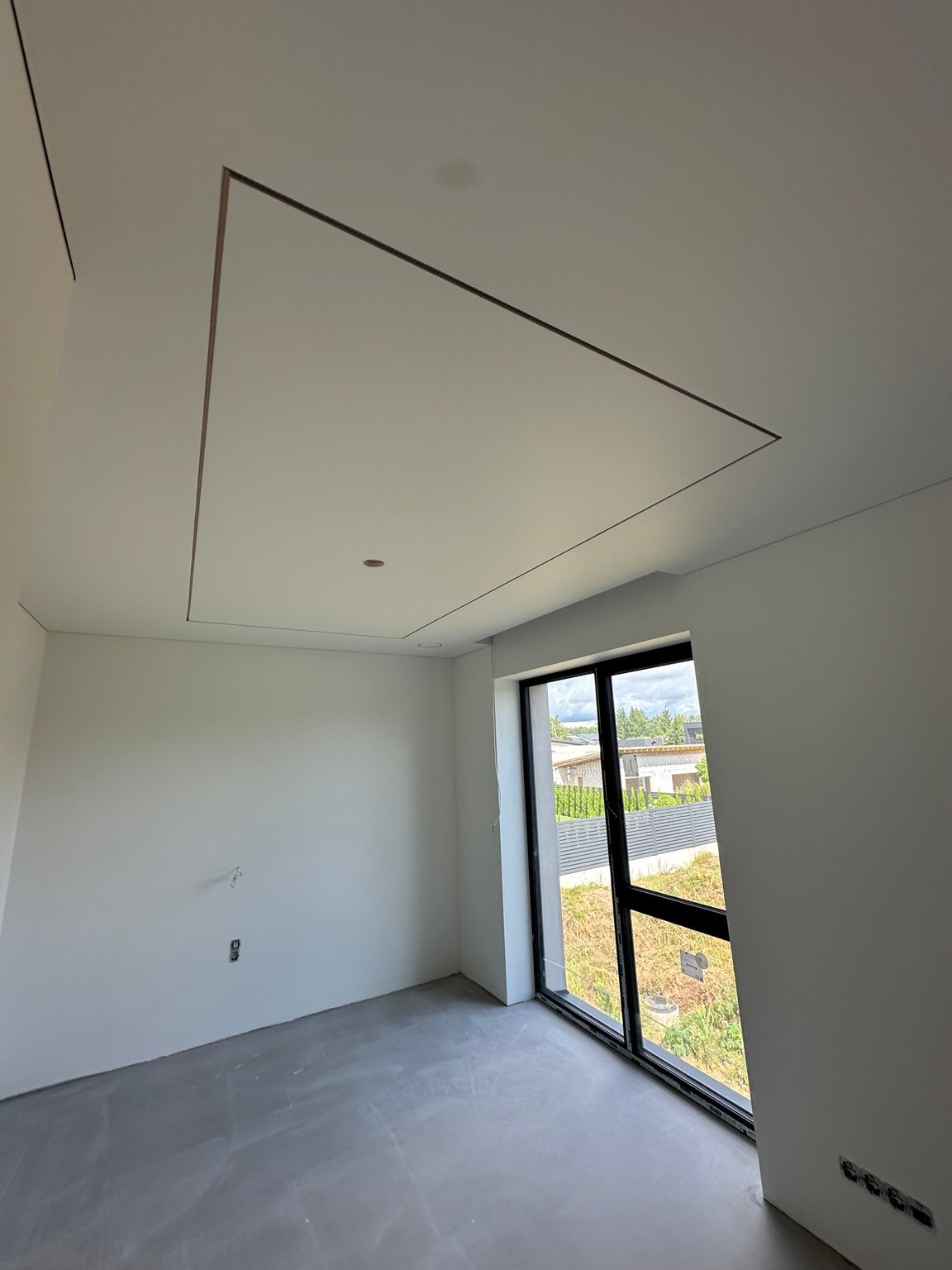 Atliktas sienų ir lubų apdailos darbas